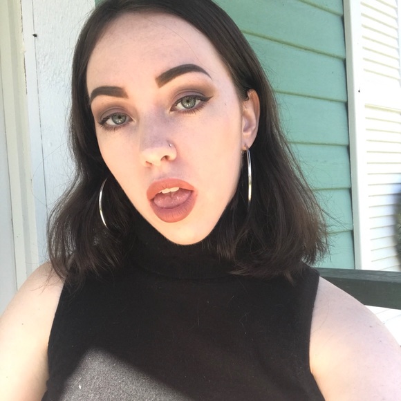 Meet your Posher, Shannon - Picture 1 of 1